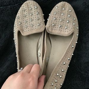 Size 6 Studded flats
